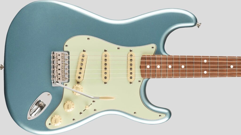 Fender Vintera 60 Strato Ice Blue Metallic 0149983383 Made in Mexico inclusa custodia Fender