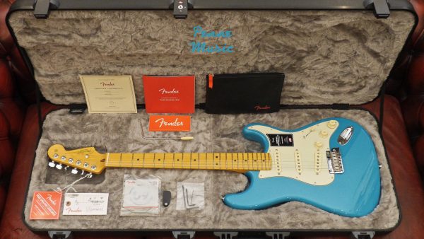 Fender American Pro II Strato Miami Blue MN 0113902719 Made in Usa inclusa custodia rigida
