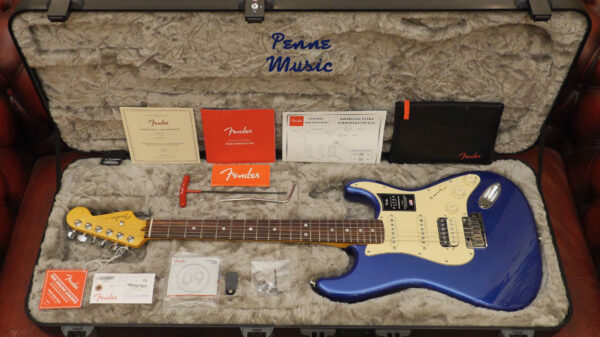 Fender American Ultra Strato HSS Cobra Blue 0118020795 Made in Usa inclusa custodia rigida