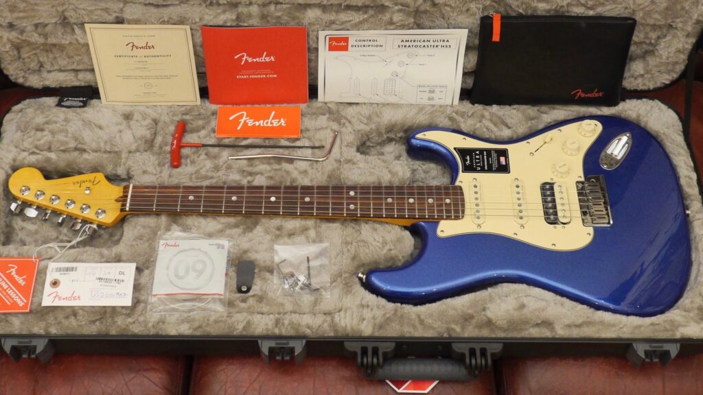 Fender Stratocaster HSS American Ultra Cobra Blue 0118020795 Made in Usa inclusa custodia rigida Fender