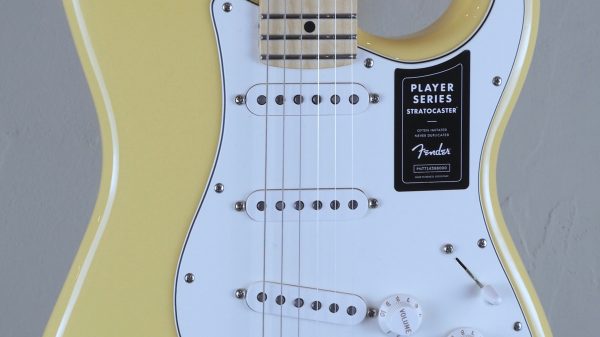 Fender Player Stratocaster Buttercream 0144502534 con custodia Fender in omaggio