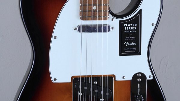 Fender Player Telecaster 3-Color Sunburst PF 0145213500 con custodia Fender in omaggio