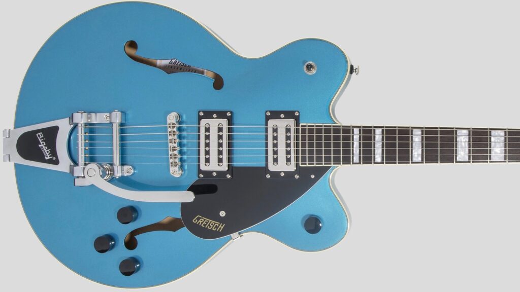 Gretsch G2622T Bigsby Streamliner Collection Center Block Riviera Blue con custodia Fender in omaggio