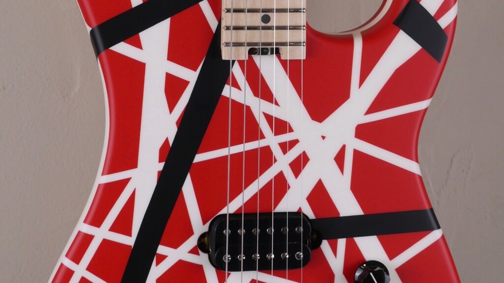 EVH 5150 Striped Series Red with Black and White Stripes 5107902515 con custodia EVH in omaggio