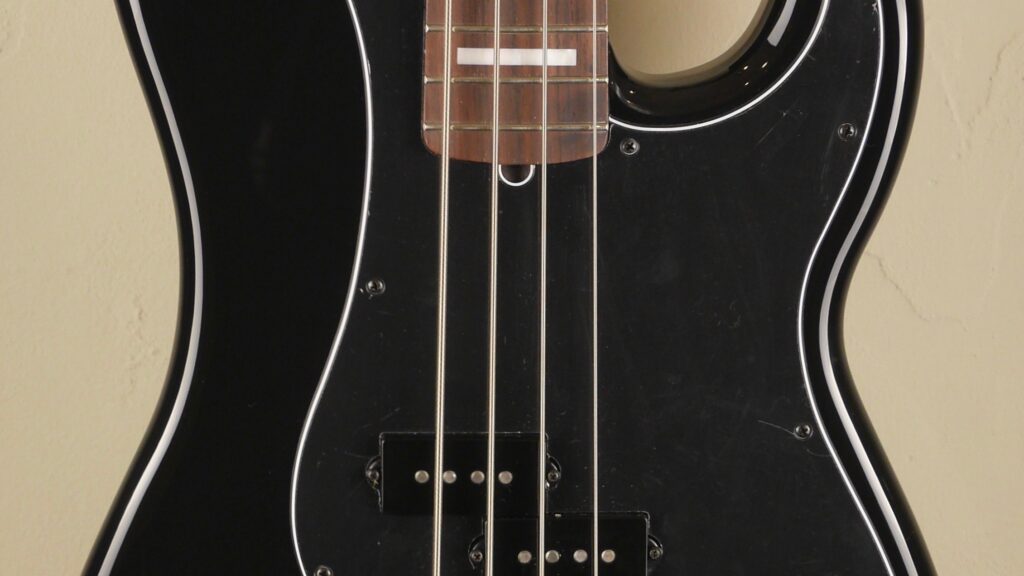 Fender Duff McKagan Deluxe Precision Bass Black 0146510306 inclusa custodia Fender Gig Bag Deluxe