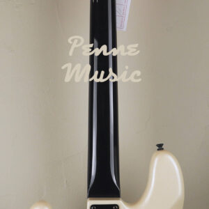 Fender Duff McKagan Deluxe Precision Bass White Pearl 2
