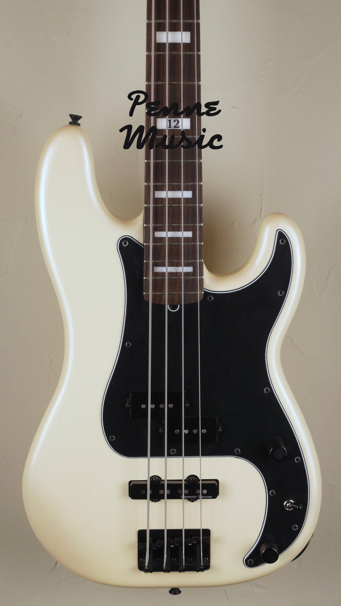 Fender Duff McKagan Deluxe Precision Bass White Pearl 3