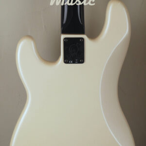 Fender Duff McKagan Deluxe Precision Bass White Pearl 4