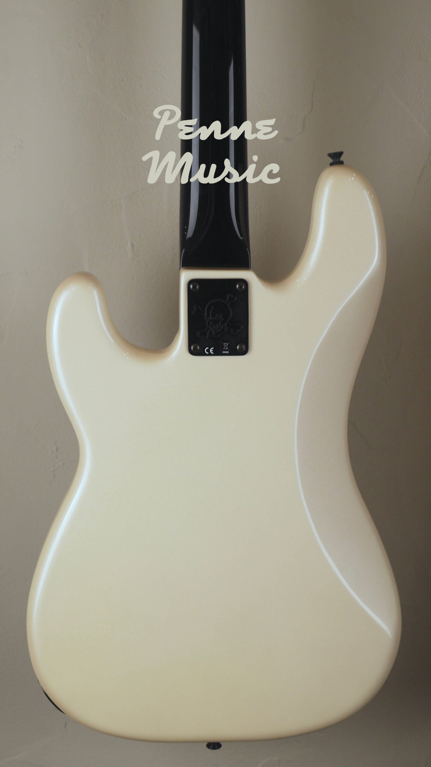 Fender Duff McKagan Deluxe Precision Bass White Pearl 4