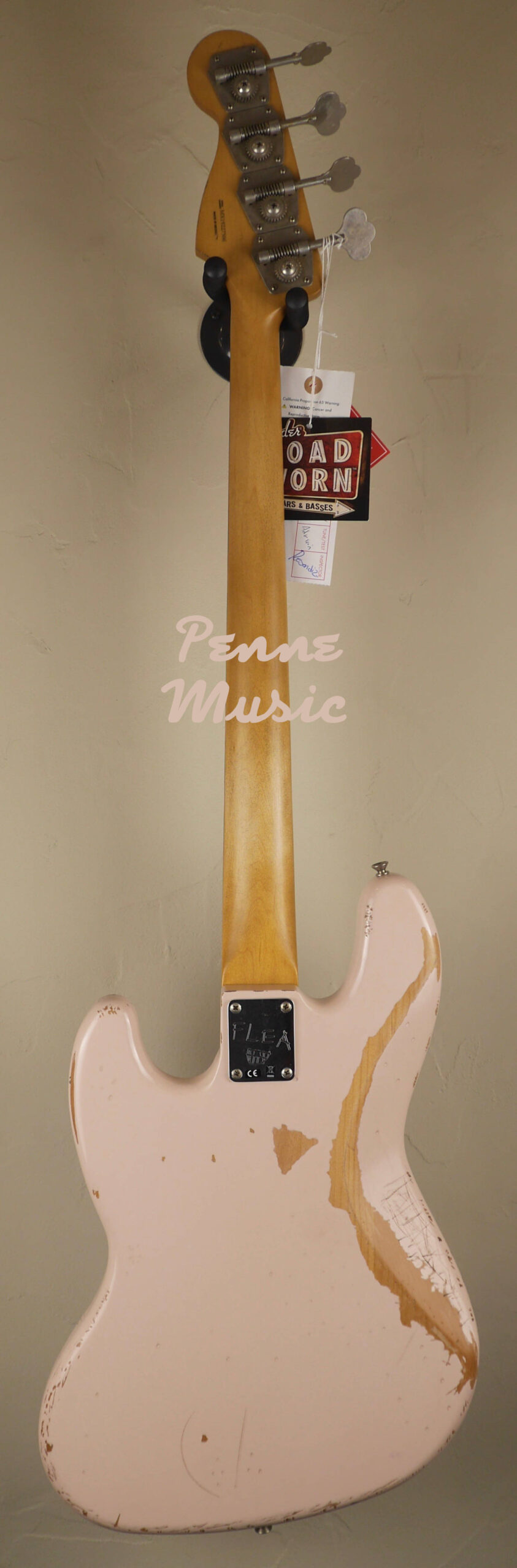 Fender Flea Jazz Bass Road Worn Shell Pink 2