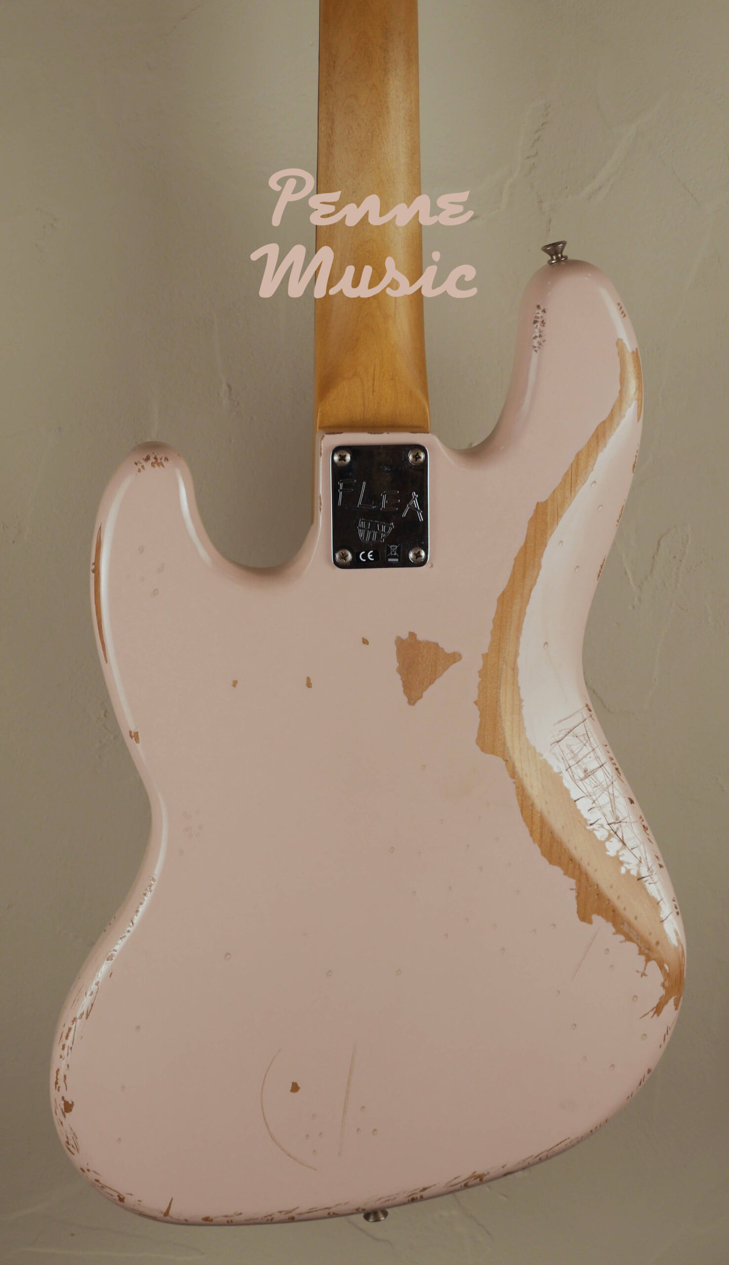 Fender Flea Jazz Bass Road Worn Shell Pink 4