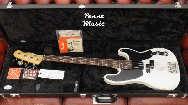 Fender Mike Dirnt Road Worn Precision Bass White Blonde 0138410701 inclusa custodia rigida Fender