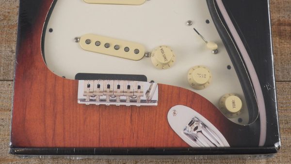 Fender Pre-Wired Original 57/62 Stratocaster Pickup Set Pickguard Parchment 0992345509