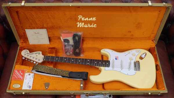 Fender Yngwie Malmsteen Stratocaster Vintage White RW 0107110841 inclusa custodia rigida G&G