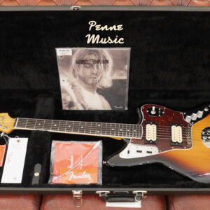 Fender Kurt Cobain Jaguar 3-Color Sunburst 1