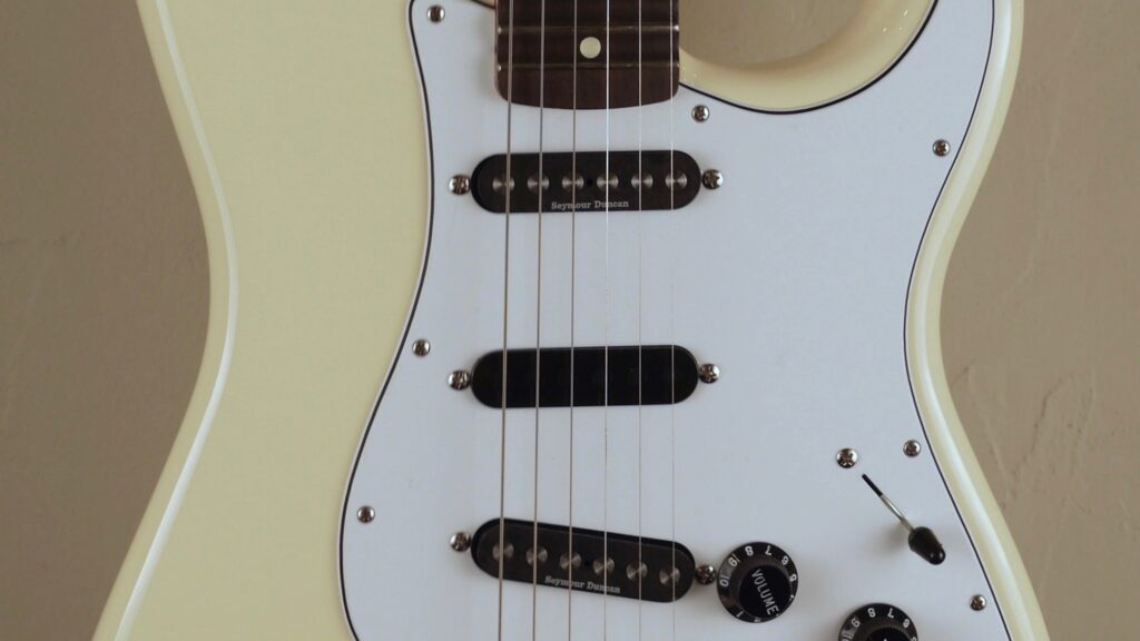 Fender Ritchie Blackmore Stratocaster Olympic White 0139010305 inclusa custodia Fender