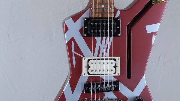 EVH Striped Series Shark Burgundy with Silver Stripes 5107922505