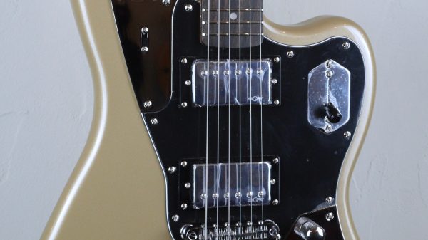 Squier by Fender Contemporary Jaguar HH ST Shoreline Gold 0370350544 custodia Fender in omaggio