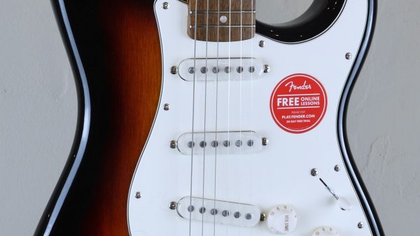 Squier by Fender Classic Vibe 60 Stratocaster 3-Color Sunburst 0374010500 con custodia Fender