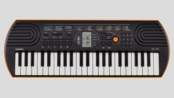 Casio SA-76 base arancione 4971850321101 100 timbri, 50 ritmi, 10 brani