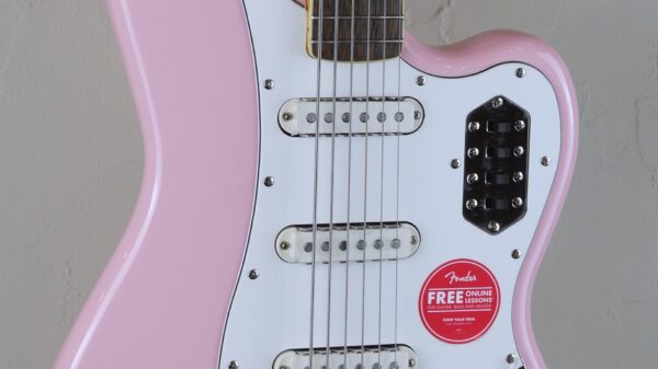 Squier by Fender Limited Edition Classic Vibe Bass VI Shell Pink 0374581556 custodia Fender omaggio