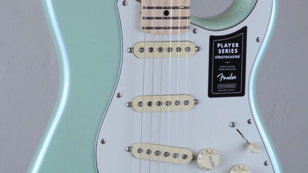 Fender Limited Edition Player Stratocaster Sea Foam Pearl 0140219549 con custodia Fender in omaggio