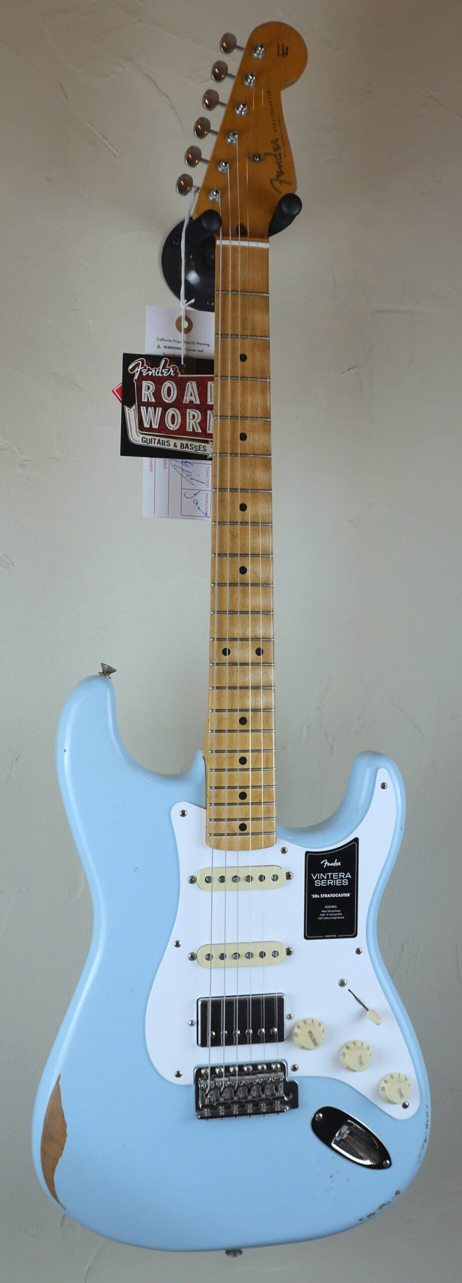 Fender Limited Edition Vintera Road Worn 50 Stratocaster HSS Sonic Blue 1