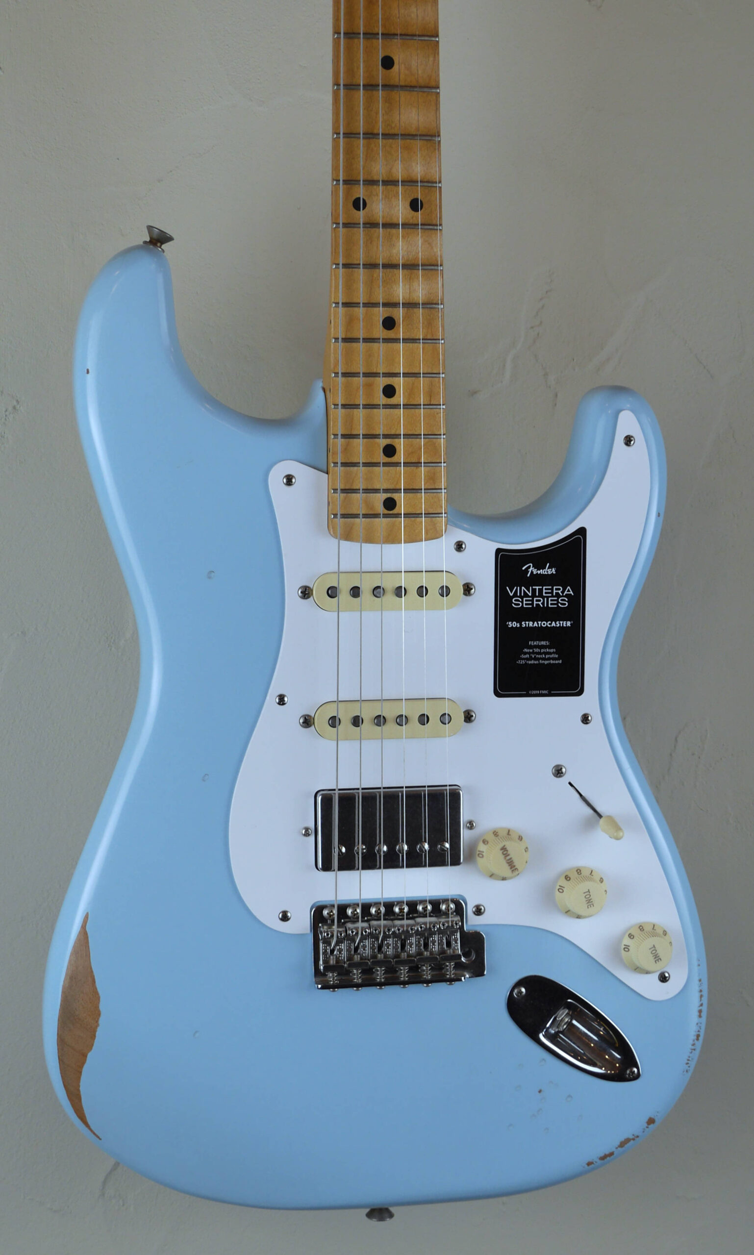 Fender Limited Edition Vintera Road Worn 50 Stratocaster HSS Sonic Blue 3
