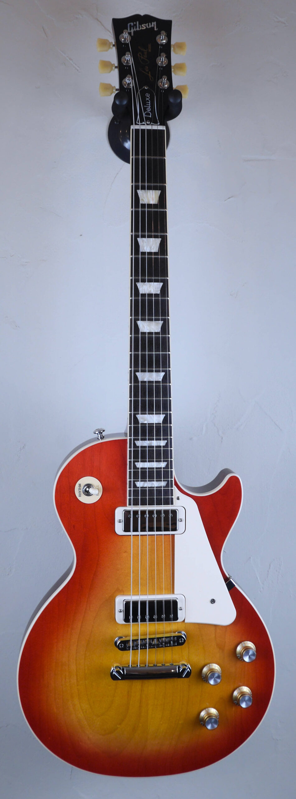 Gibson Les Paul 70 Deluxe 04/02/2022 70s Cherry Sunburst 2