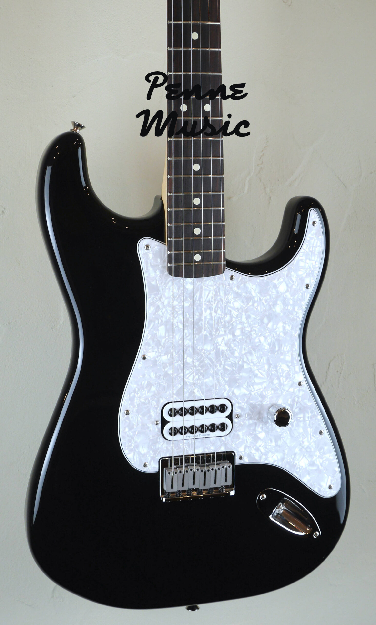 Fender Limited Edition Tom Delonge Stratocaster Black 3