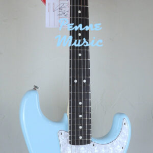 Fender Limited Edition Tom Delonge Stratocaster Daphne Blue 1