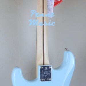 Fender Limited Edition Tom Delonge Stratocaster Daphne Blue 2