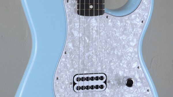 Fender Limited Edition Tom Delonge Stratocaster Daphne Blue 0148020304 inclusa custodia Fender