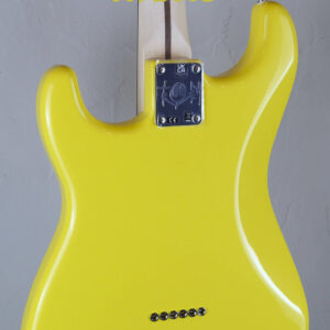 Fender Limited Edition Tom Delonge Stratocaster Graffiti Yellow 4
