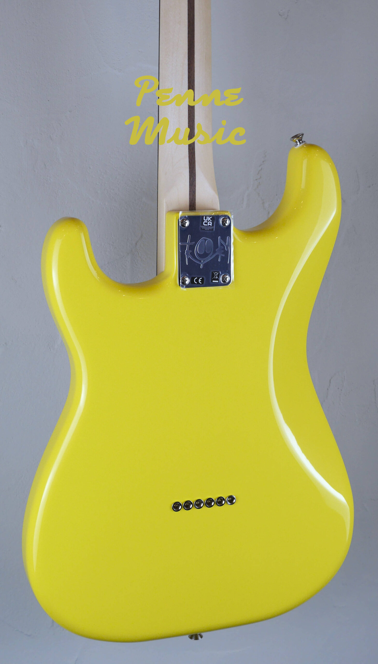 Fender Limited Edition Tom Delonge Stratocaster Graffiti Yellow 4