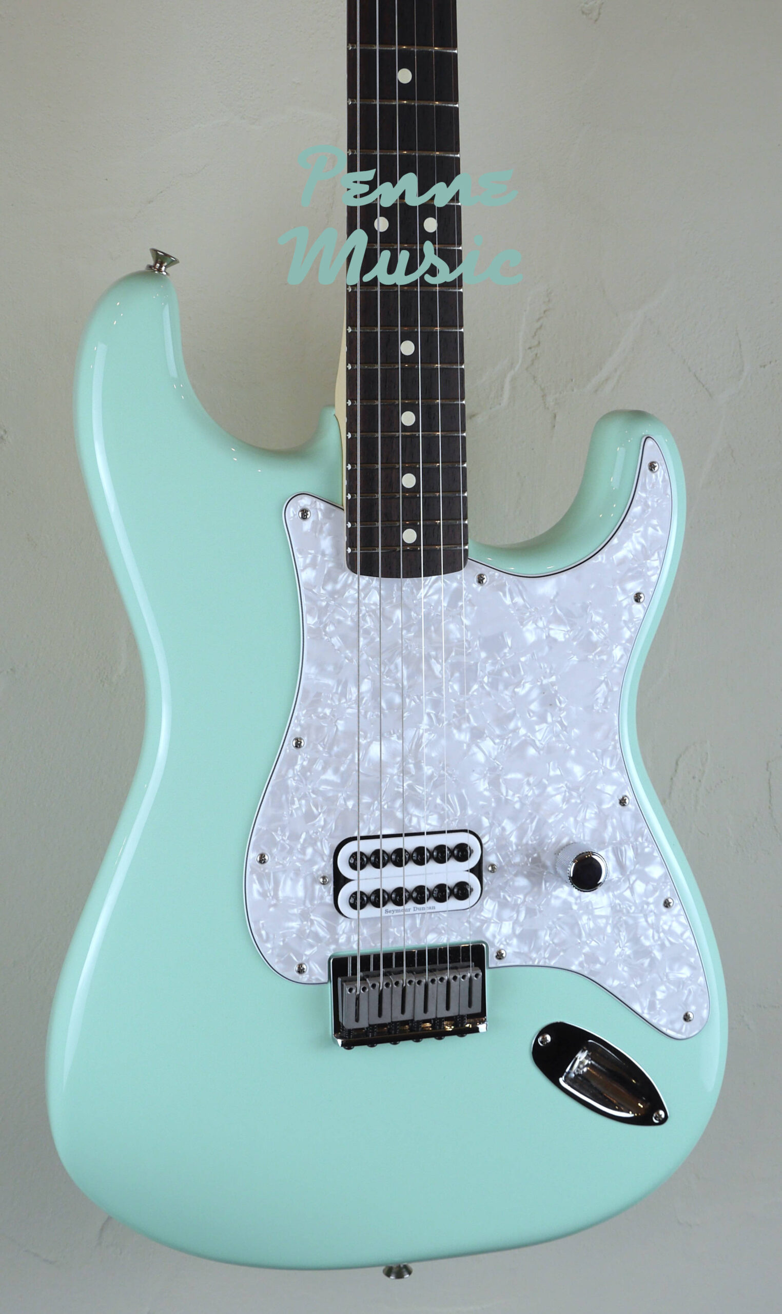 Fender Limited Edition Tom Delonge Stratocaster Surf Green 3