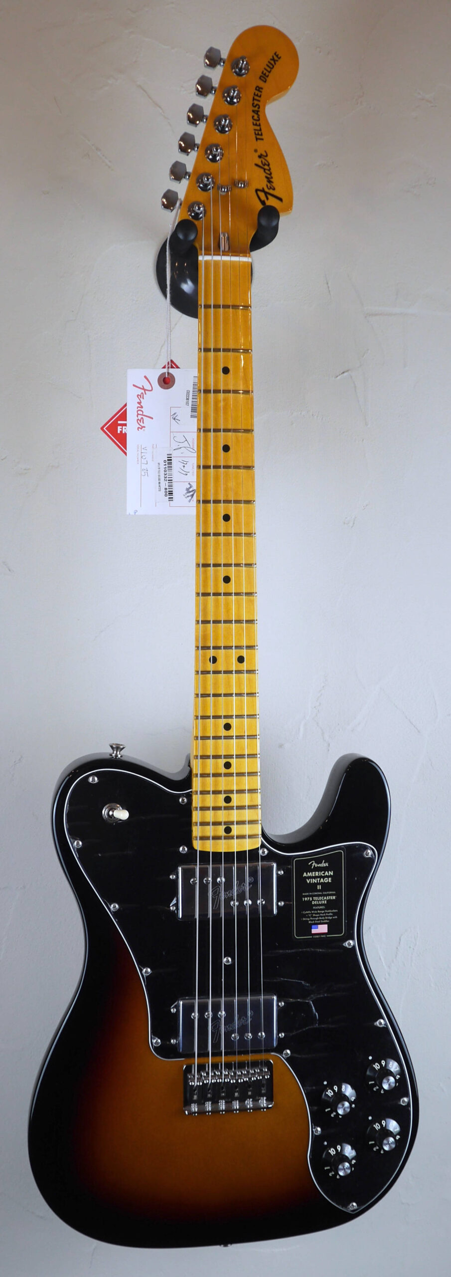 Fender American Vintage II 1975 Telecaster Deluxe 2022 3-Color Sunburst 2