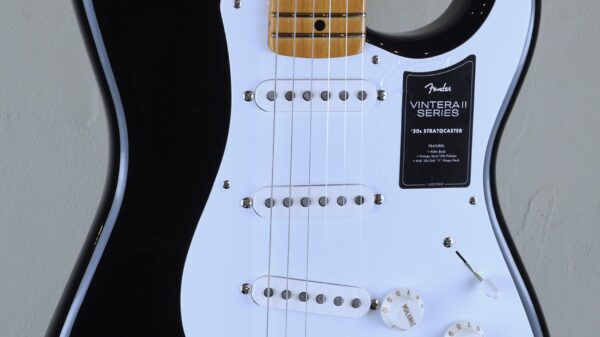 Fender Vintera II 50 Stratocaster Black 0149012306 inclusa custodia Fender