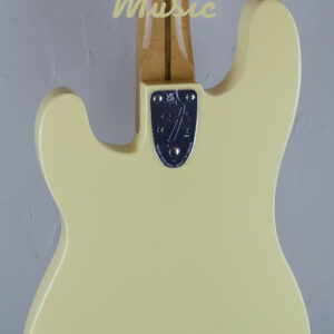Fender Vintera II 70 Telecaster Bass Vintage White 4