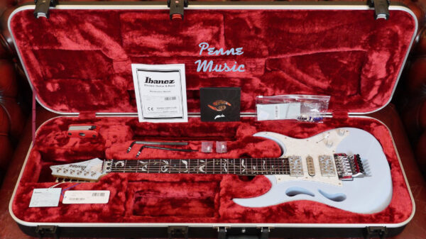 Ibanez Steve Vai PIA3761C Blue Powder inclusa custodia rigida Ibanez PIA3761C-BLP