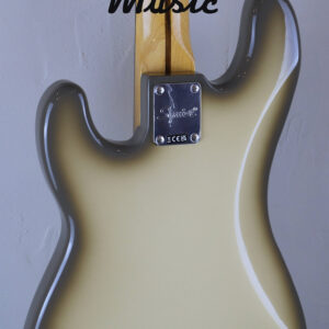 Squier by Fender Limited Edition Classic Vibe 70 Precision Bass Antigua 4